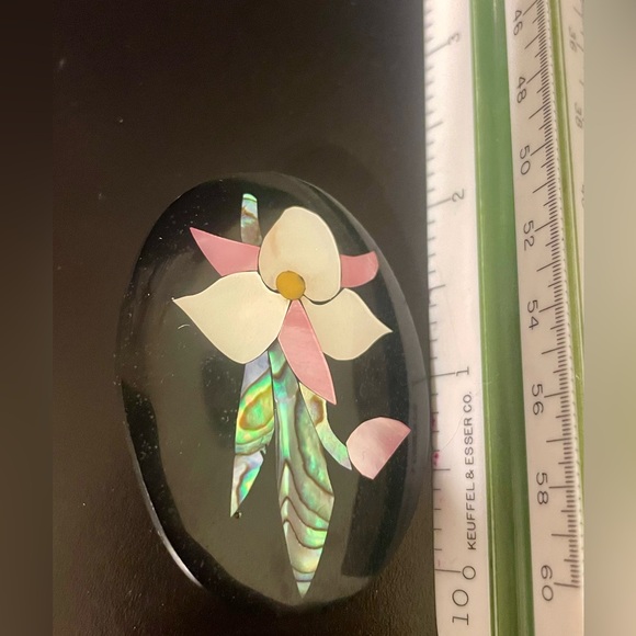 Vintage Mother of Pearl and Abalone Floral Design Brooch - Picture 8 of 8